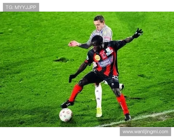 蒂博库尔图瓦的守门艺术与心灵力量探秘从球场巨人到精神领袖